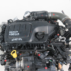 A Premium 1.6 R9M413 Diesel Engine Awaits Your 2015 Renault Traffic SL27 Business Model.